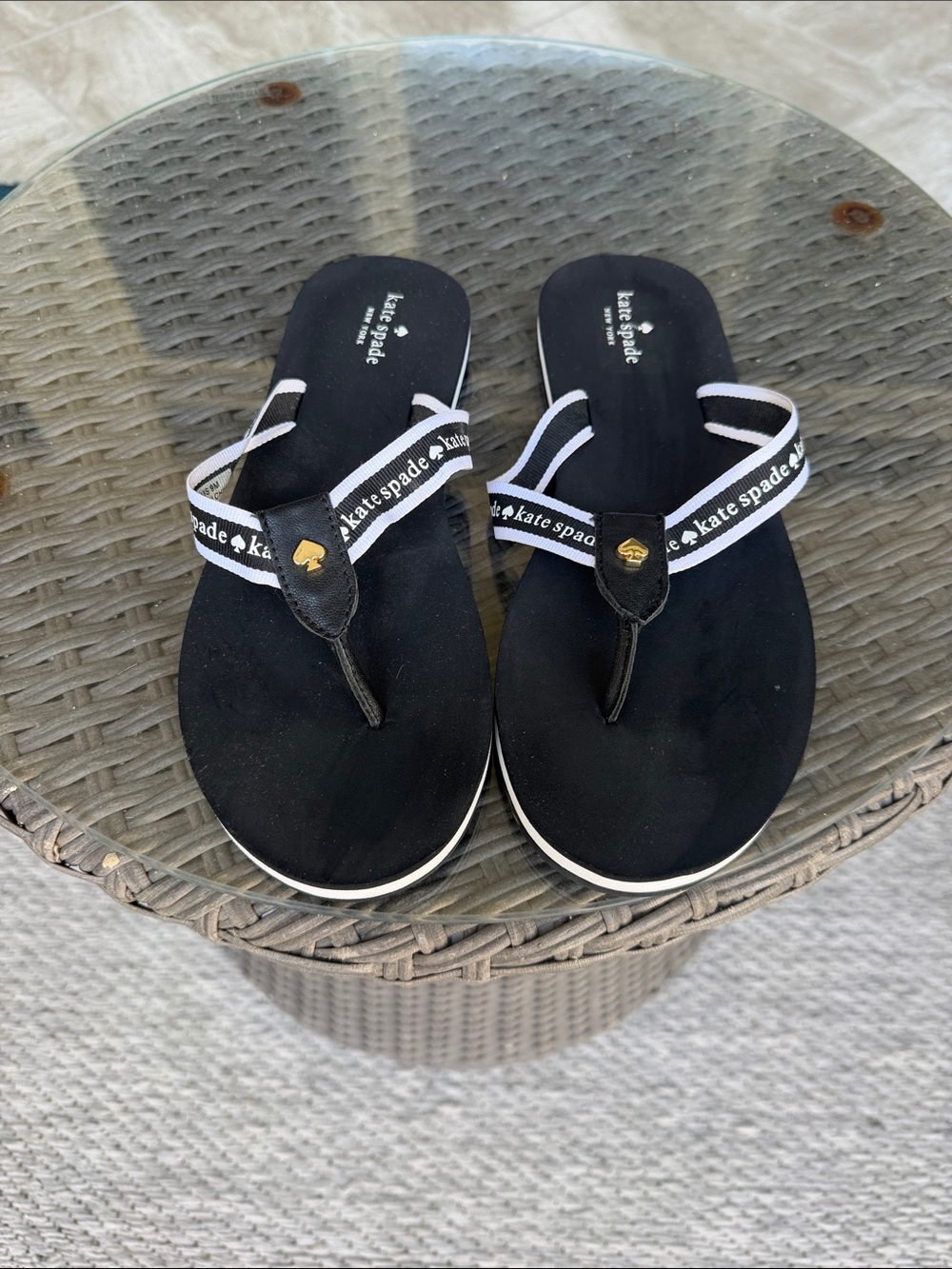 kate spade black and white logo thong sandals